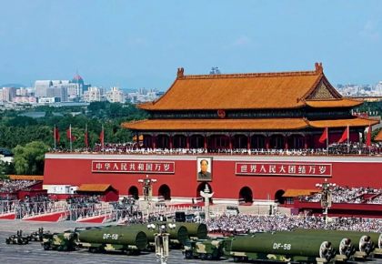 回顾新中国14次国庆阅兵，每个瞬间都是国人记忆中的经典
